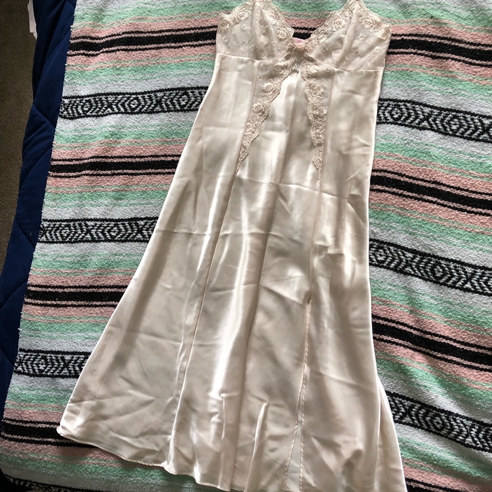 Vintage LONG Ivory Nightgown - Picture 12 of 15